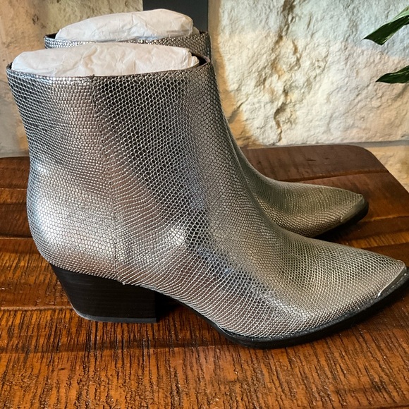 Calvin Klein Narice Silver Lizard Embossed Leather Western Style Bootie Size 7 - Picture 1 of 3
